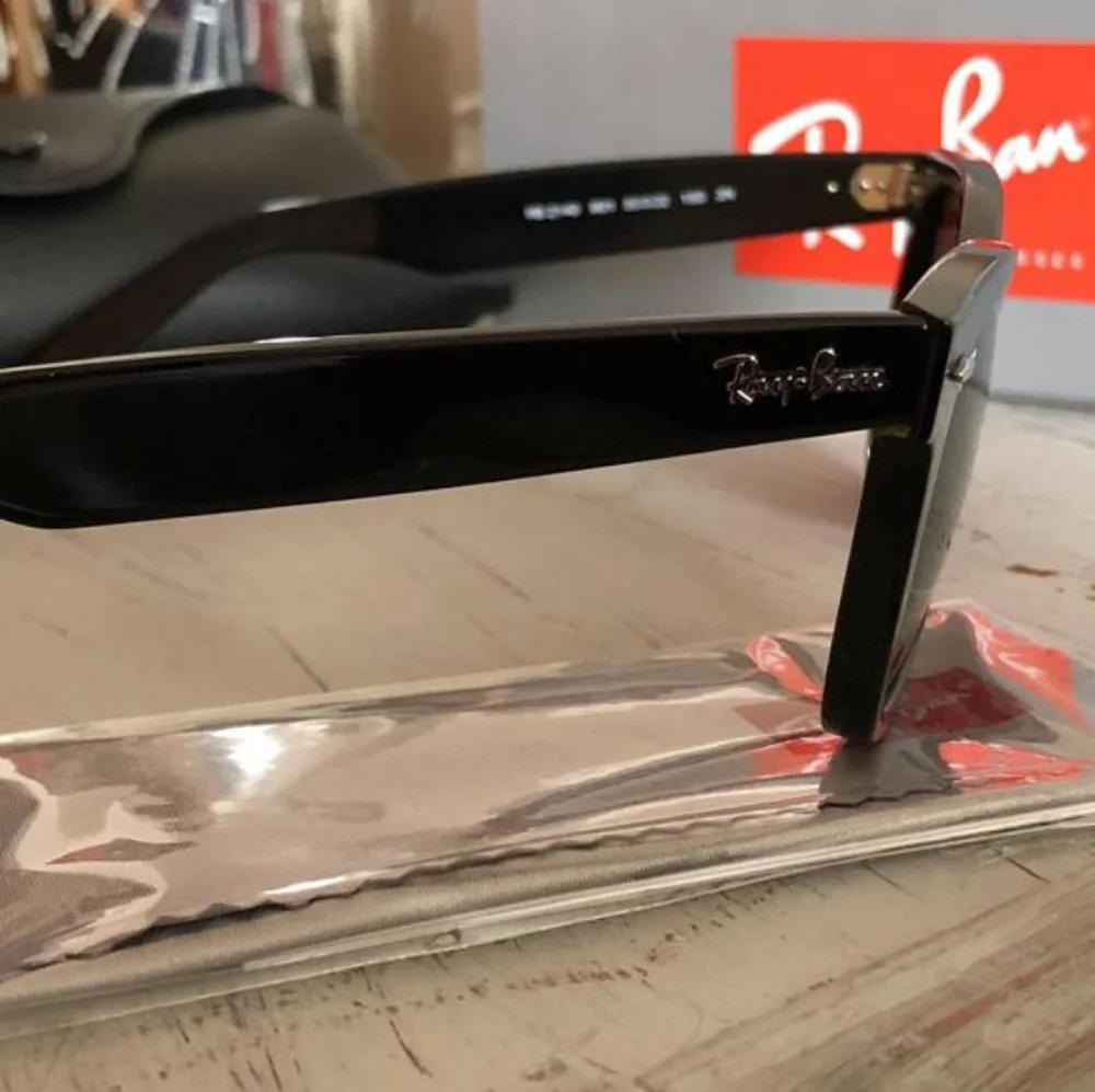 LIKE NEW Ray Ban Wayfarer Black RB2140 Men /Women Sunglasses